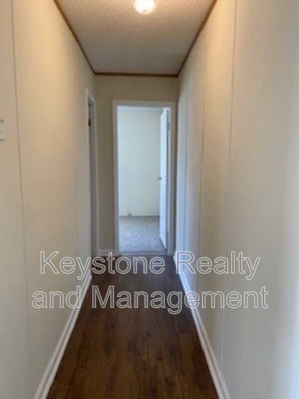 810 Monroe Ln - Photo 3 of 10