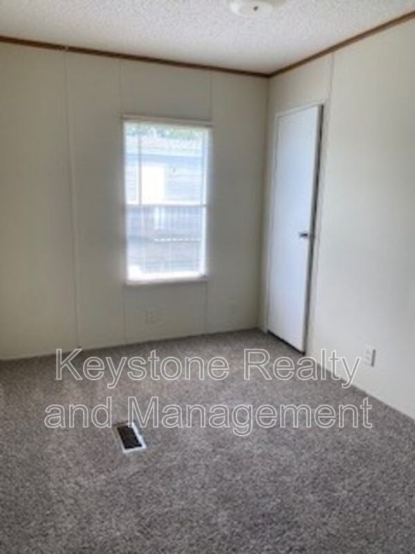 810 Monroe Ln - Photo 4 of 10