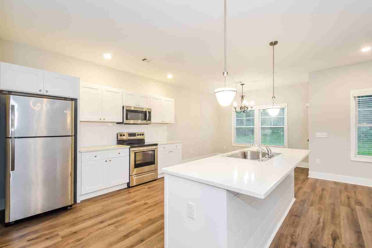 1055 Autumns Wood Cir E - Photo 5 of 26