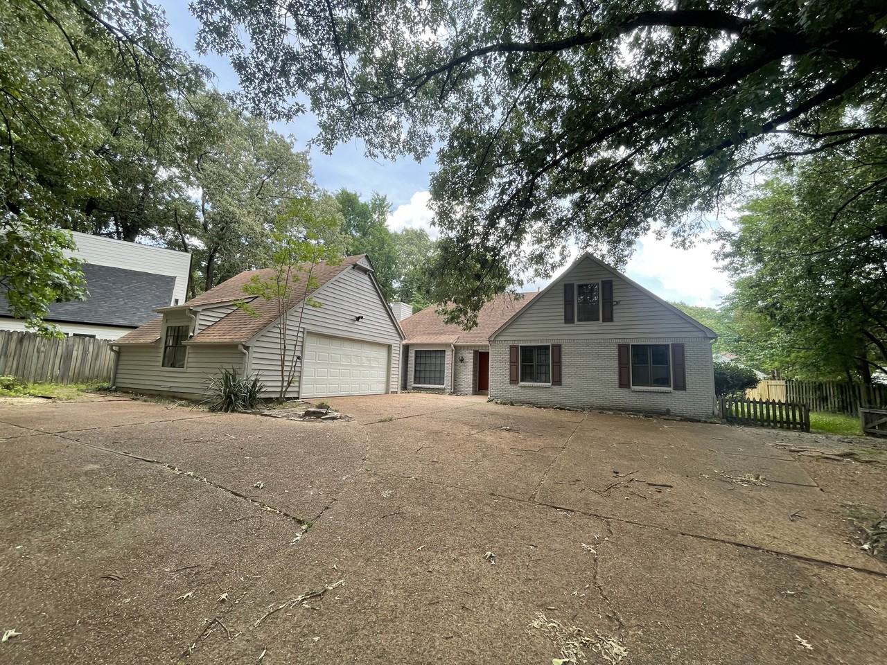8383 Chippingham Dr