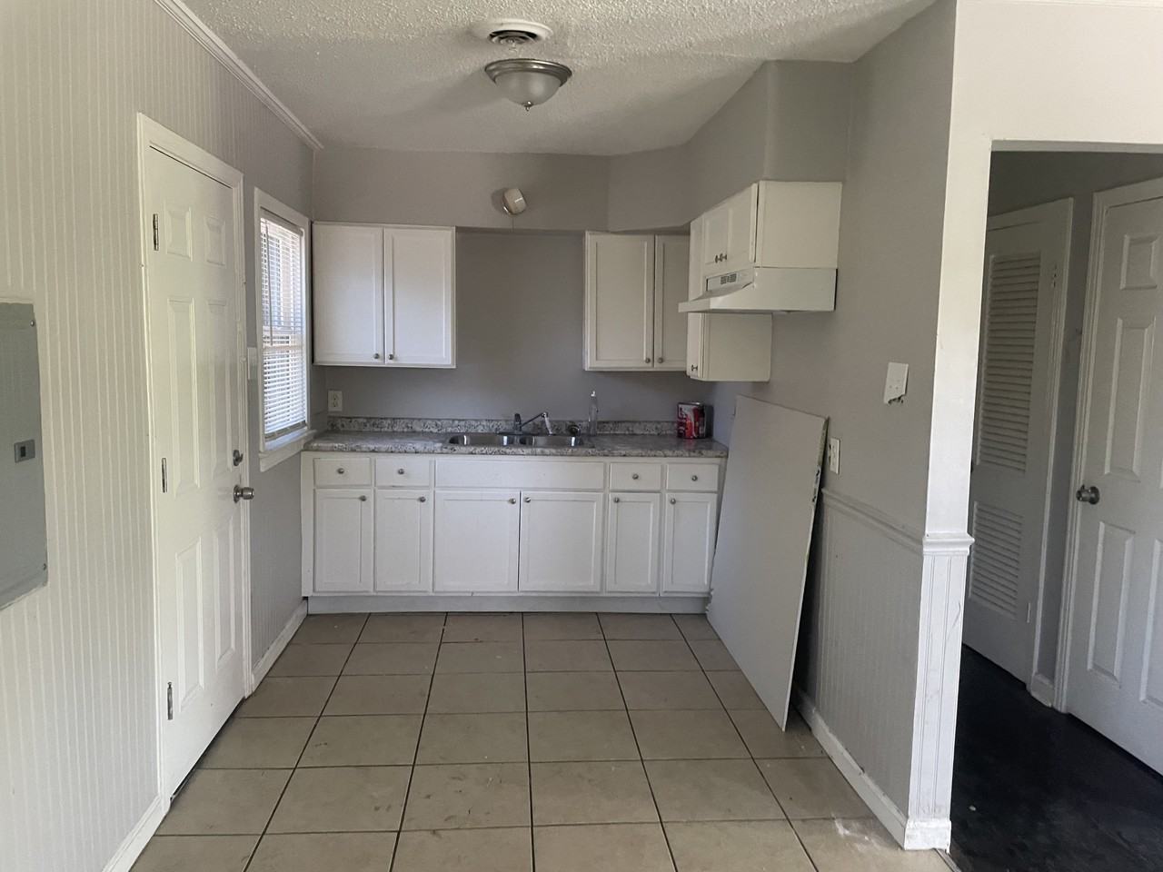 2736 Enterprise Ave - Photo 3 of 5