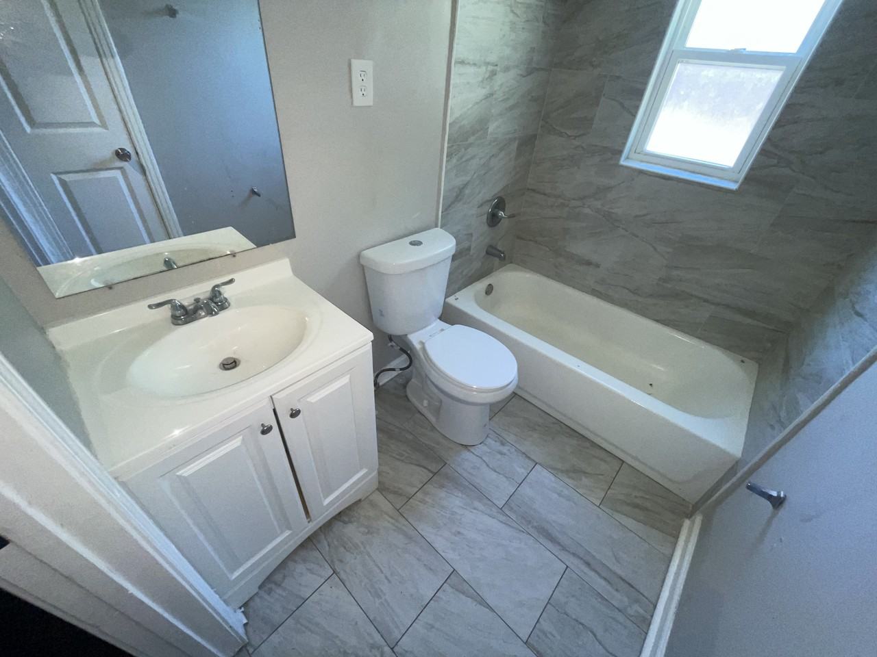 2736 Enterprise Ave - Photo 4 of 5