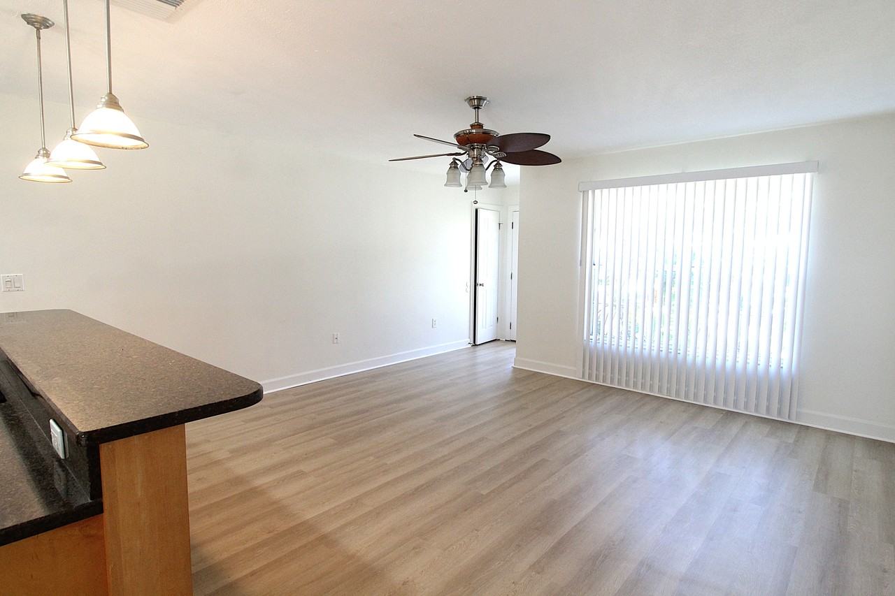 3220 Elmer St - Photo 4 of 21