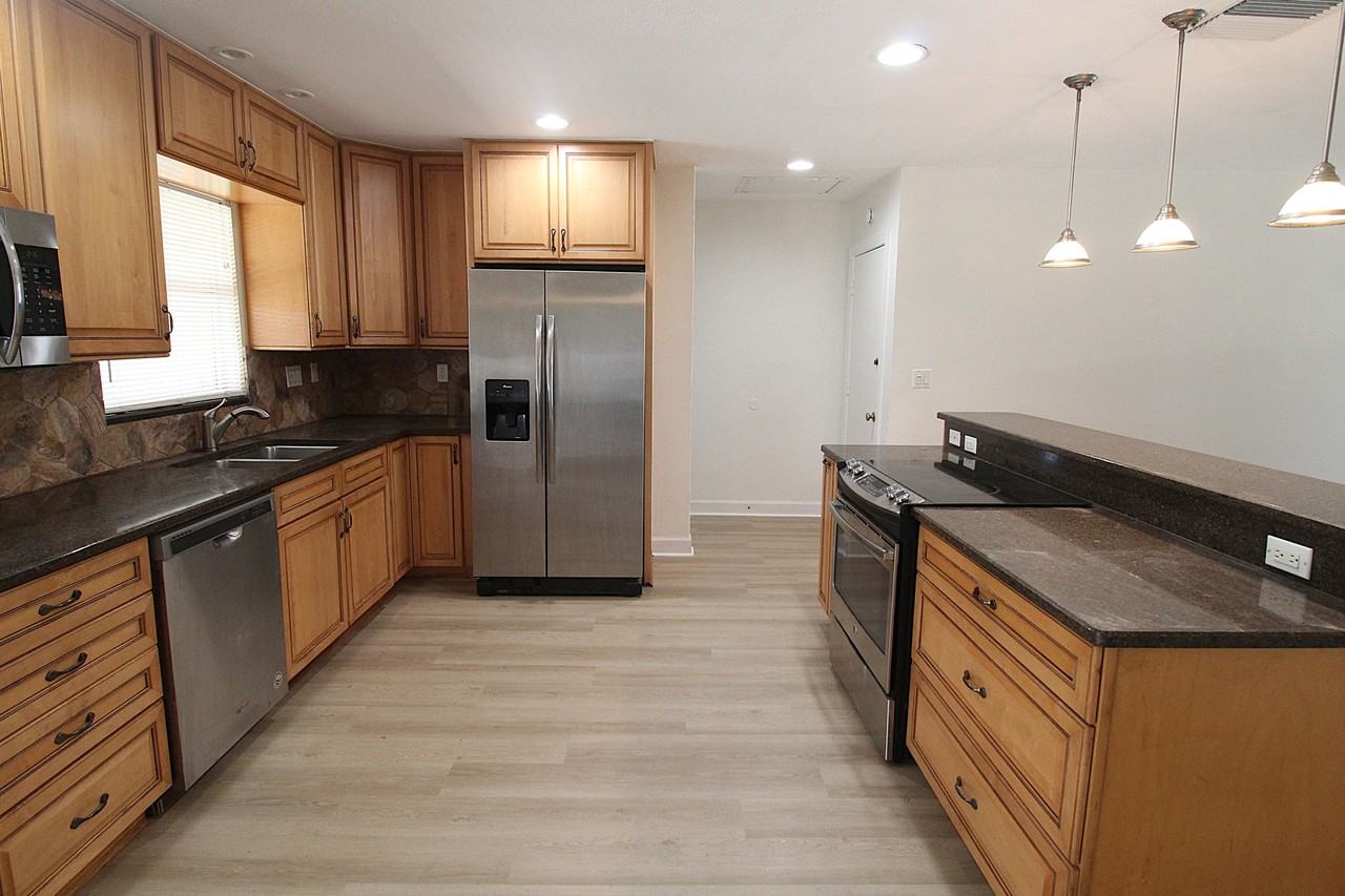 3220 Elmer St - Photo 6 of 21