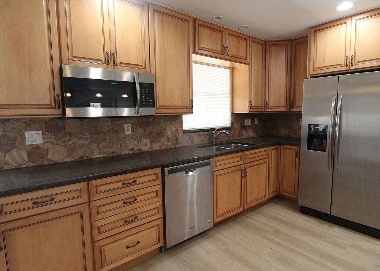 3220 Elmer St - Photo 7 of 21