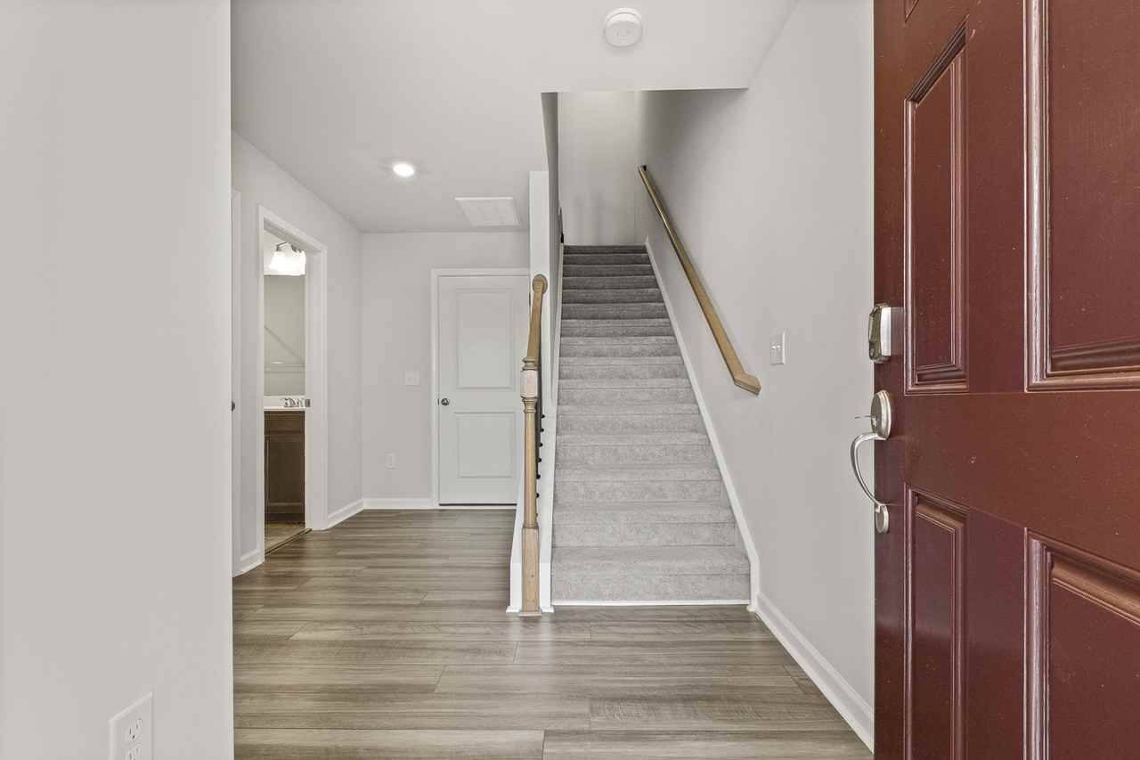 106 Zealand Ct - Photo 3 of 38