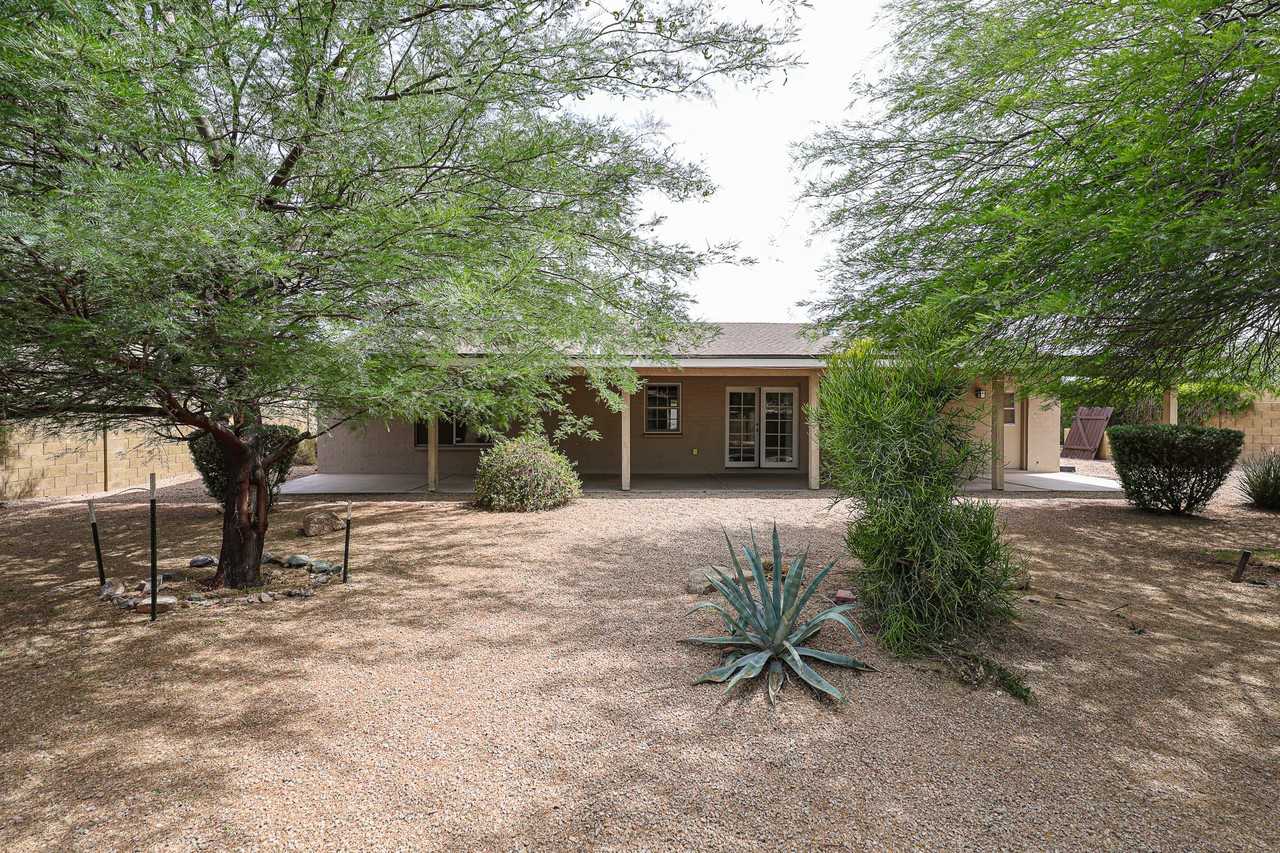 1028 E Paradise Ln - Photo 2 of 50