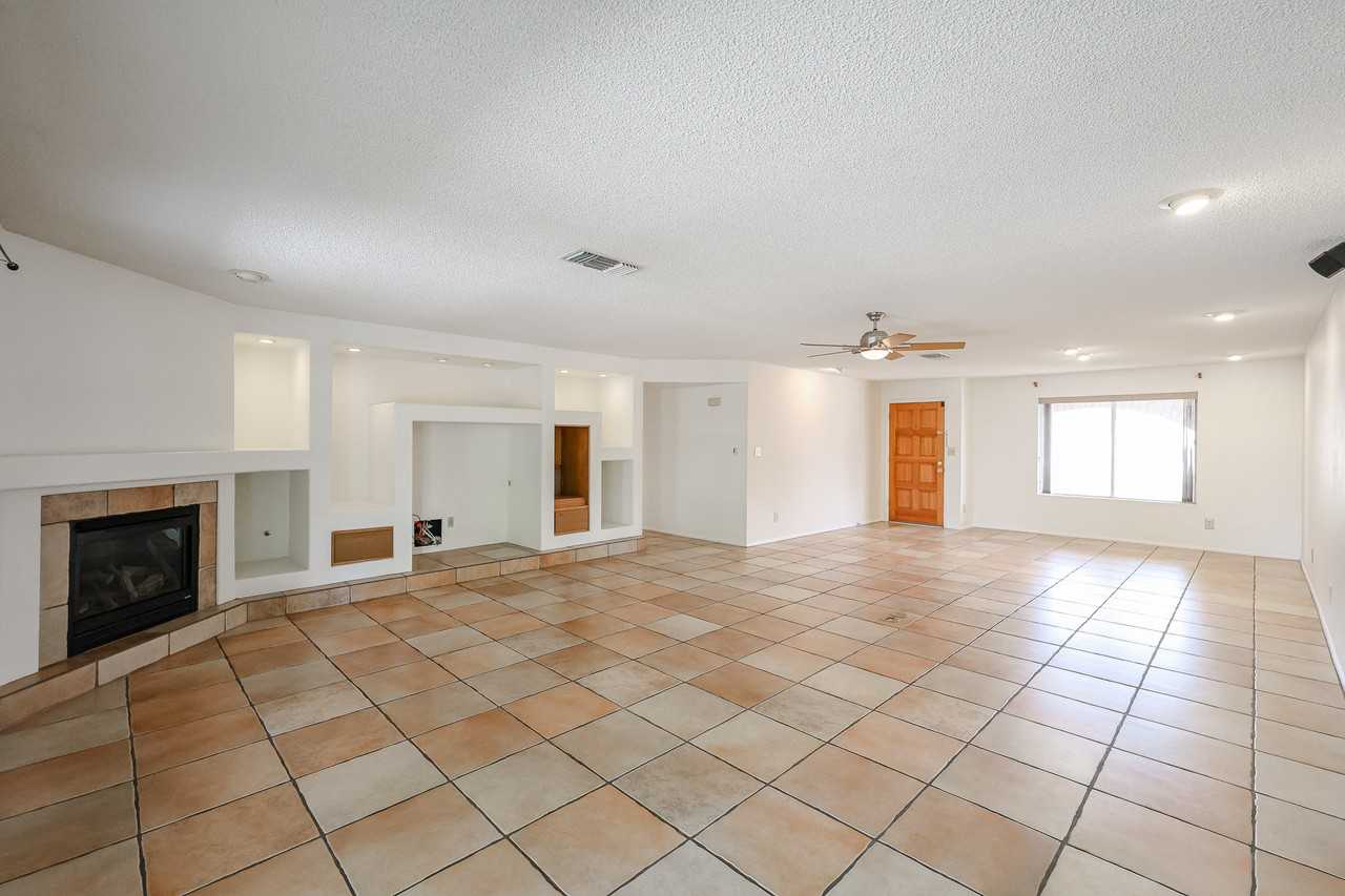 1028 E Paradise Ln - Photo 3 of 50