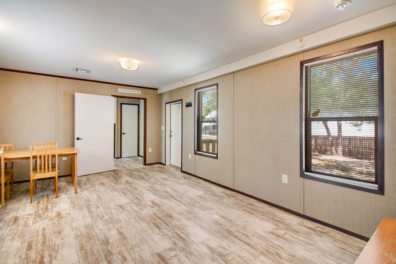 396 Peachtree Cir - Photo 5 of 20