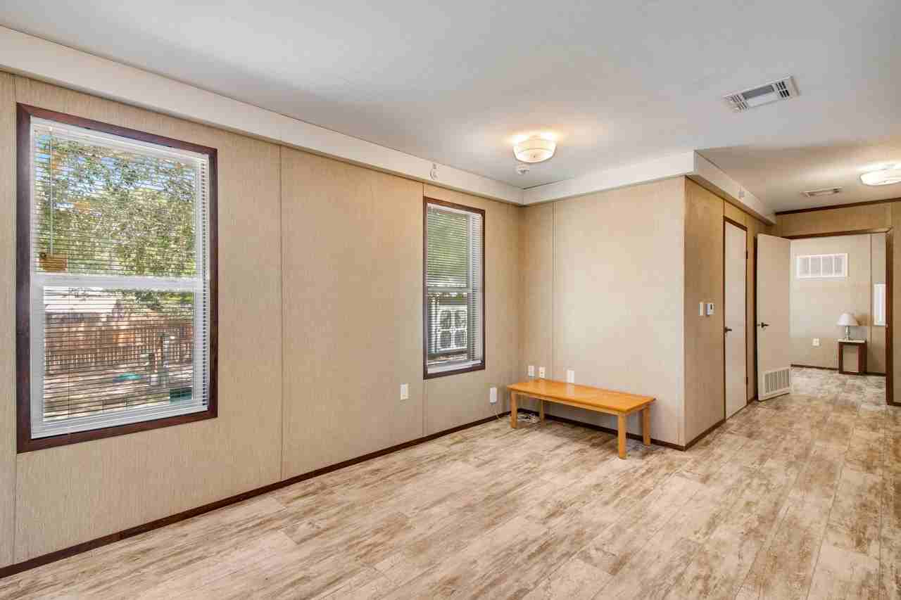 396 Peachtree Cir - Photo 6 of 20