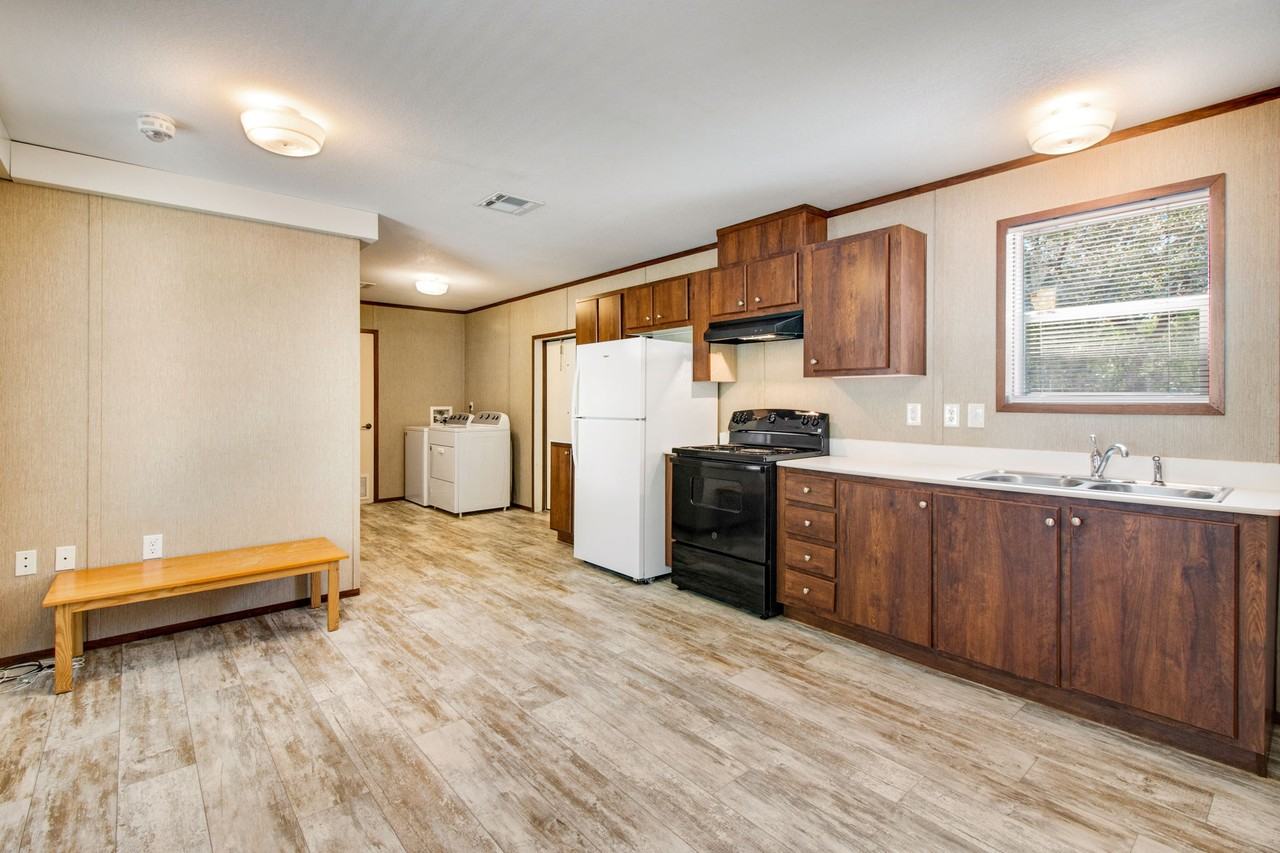 396 Peachtree Cir - Photo 7 of 20