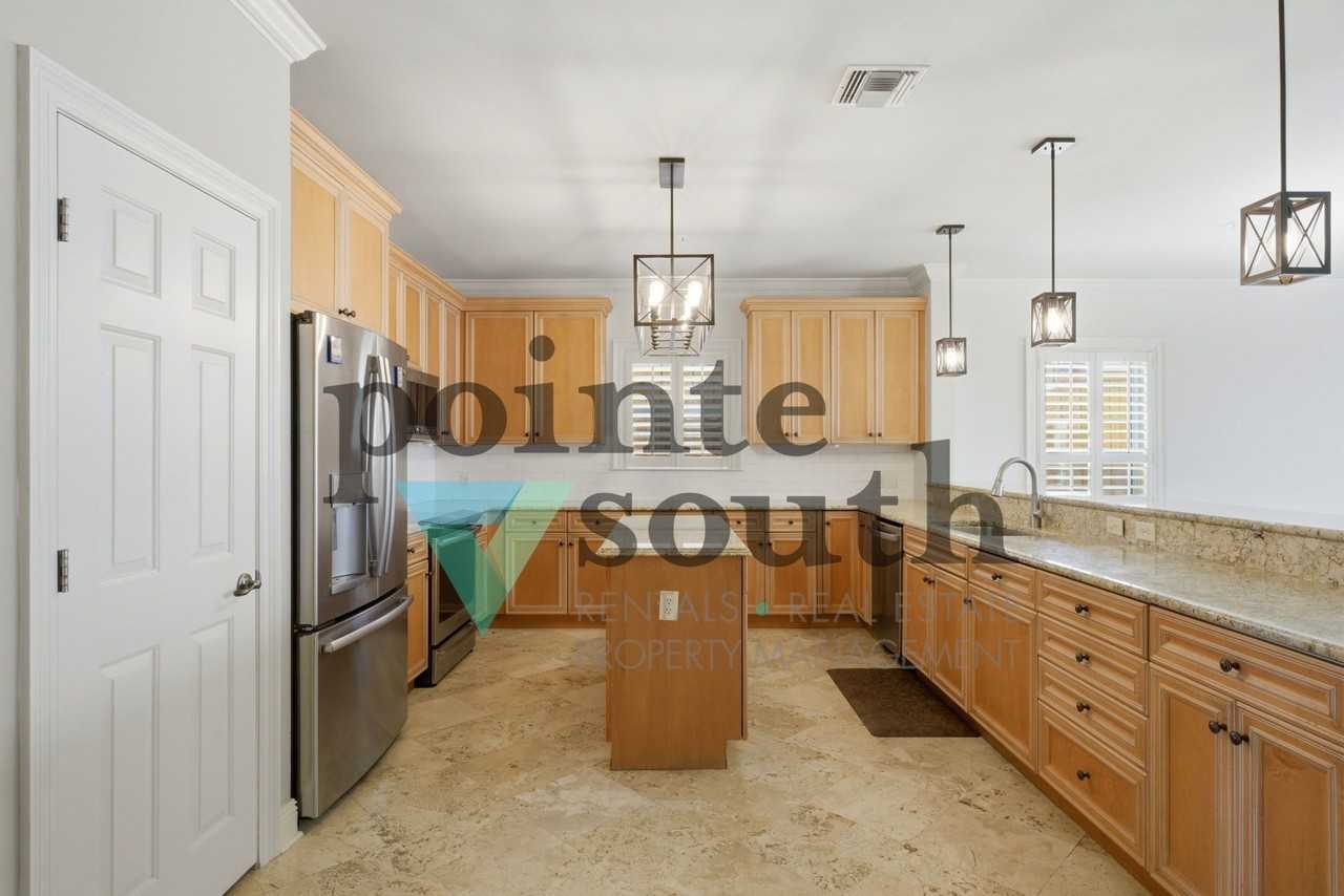 724 Harbor Blvd #101 - Photo 3 of 29