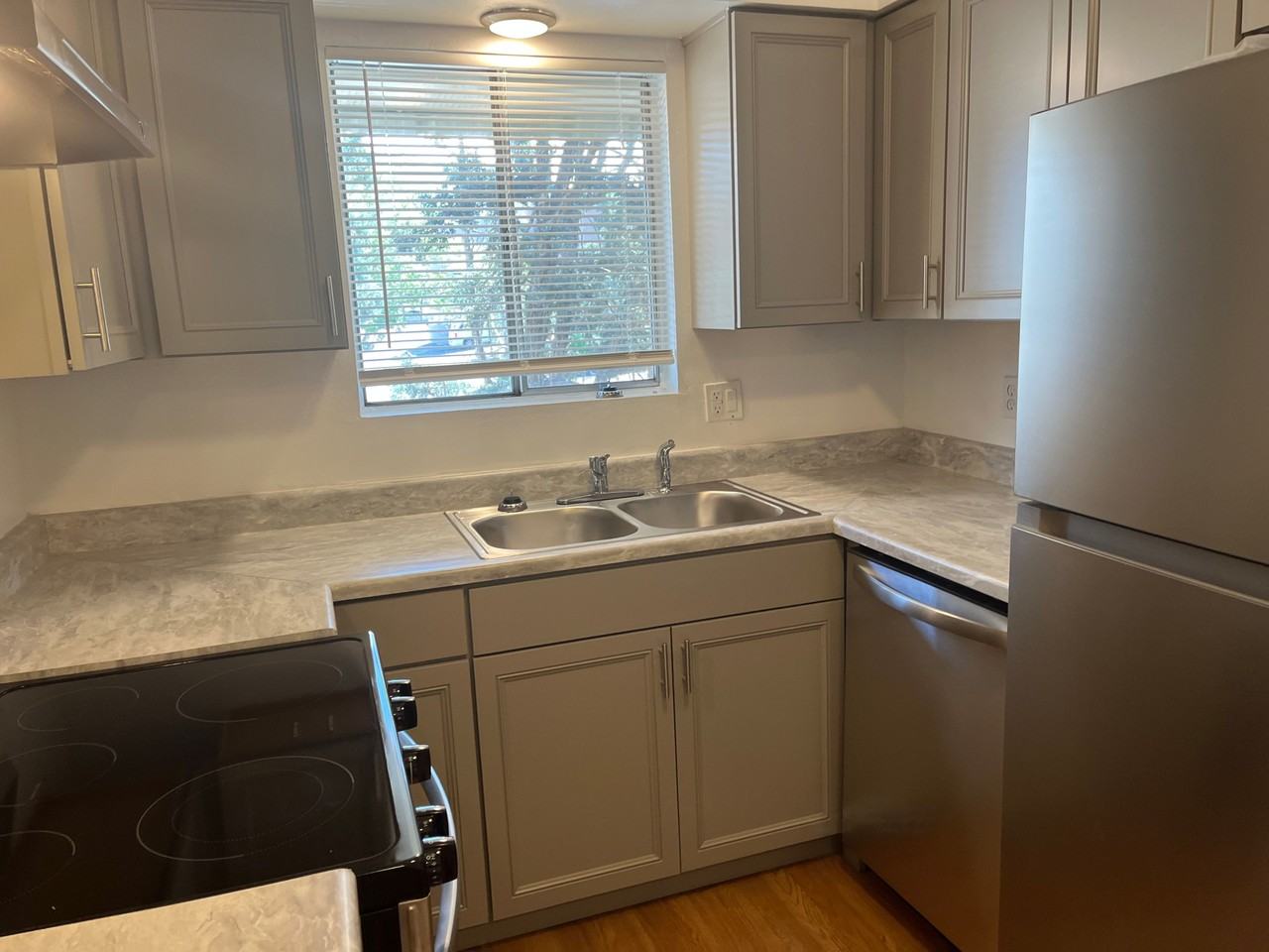 2913 Muriel St Ne - Photo 2 of 18