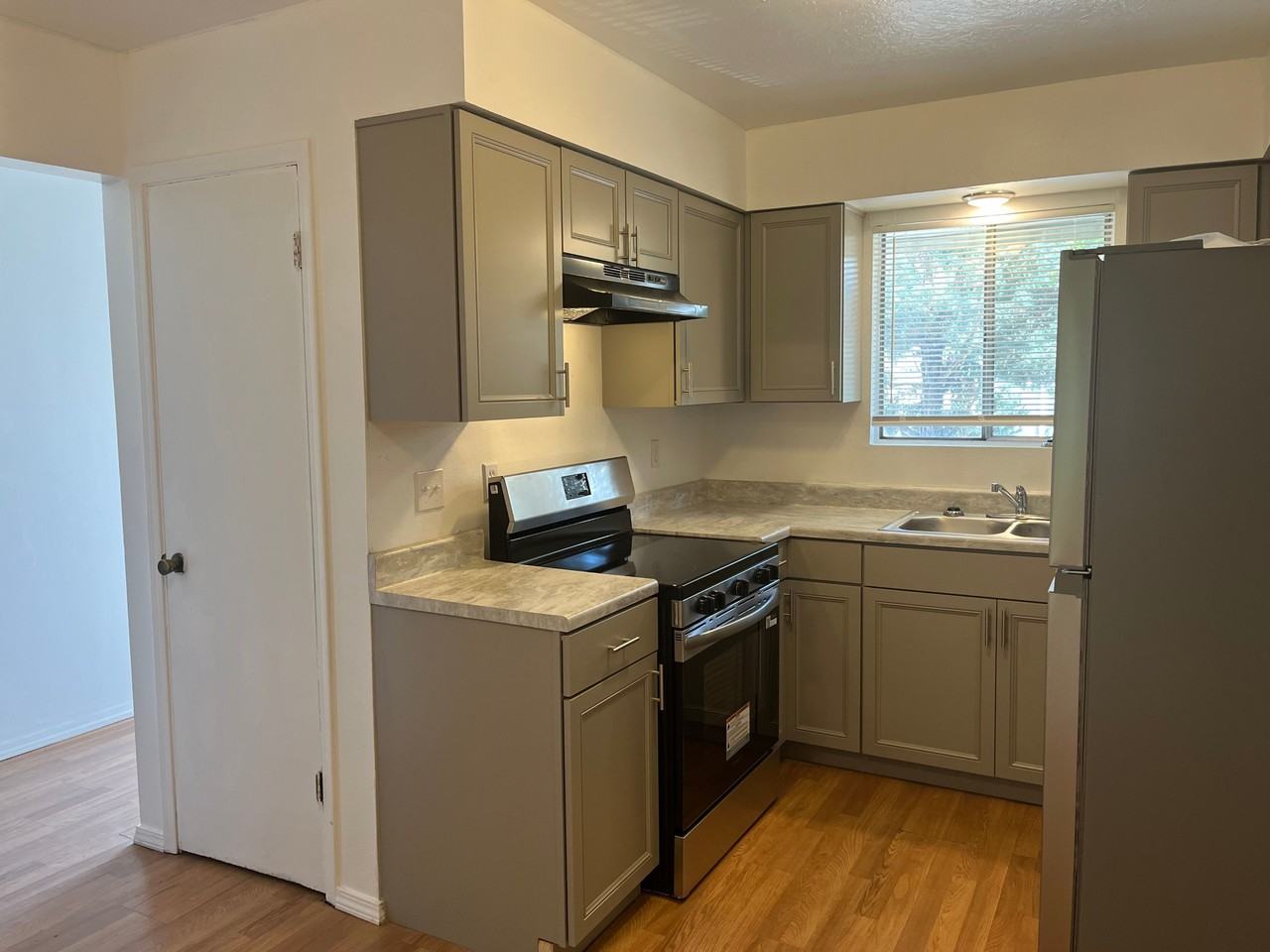2913 Muriel St Ne - Photo 3 of 18