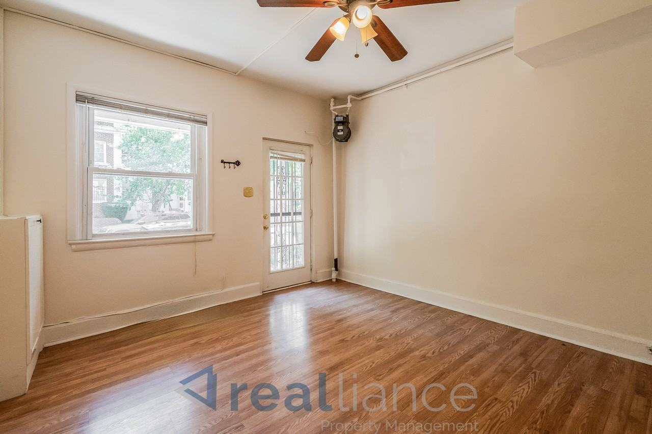 115 16th St Se - Photo 3 of 13