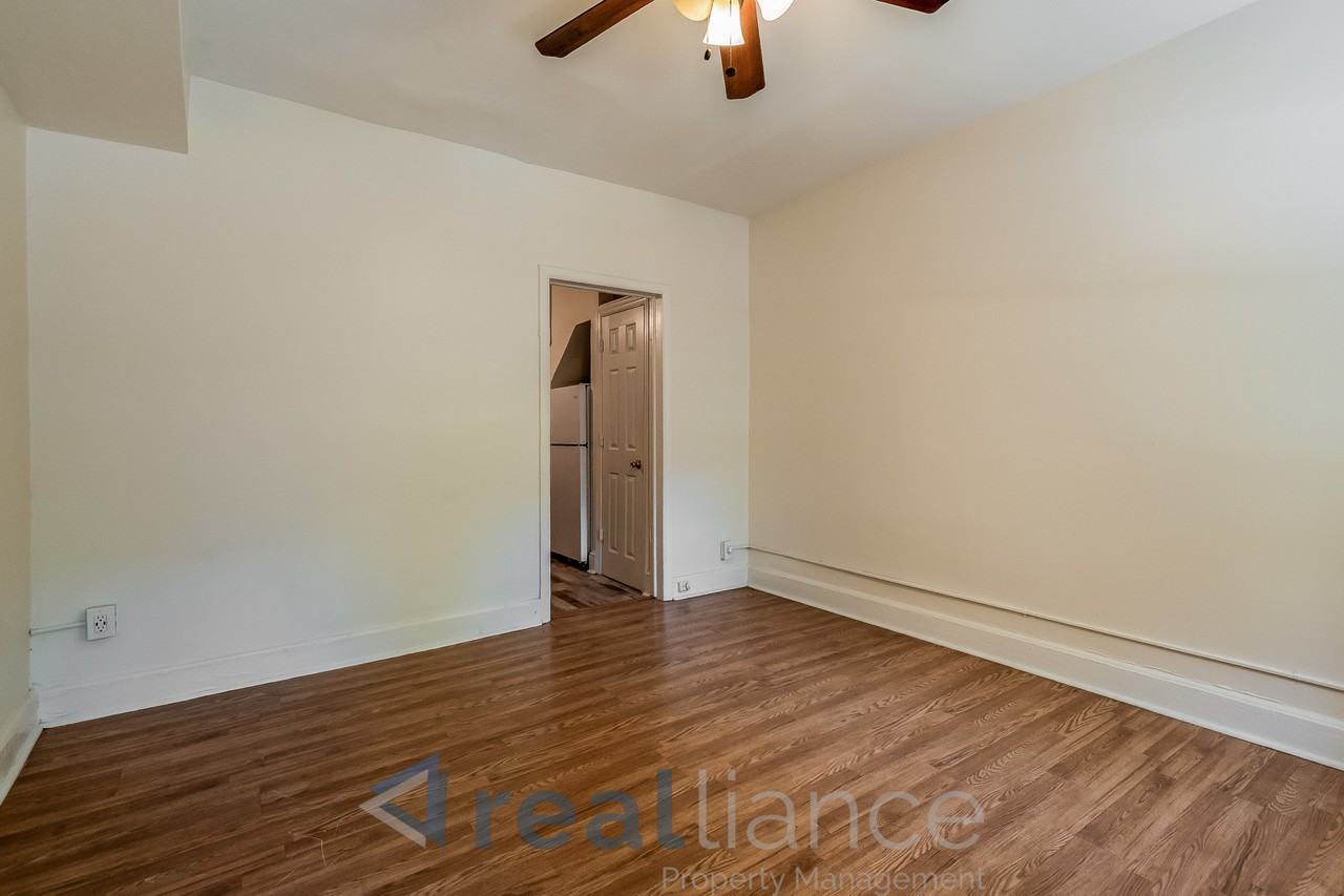 115 16th St Se - Photo 4 of 13