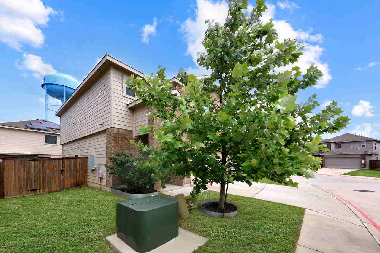 1100 Jackson Ln - Photo 2 of 23