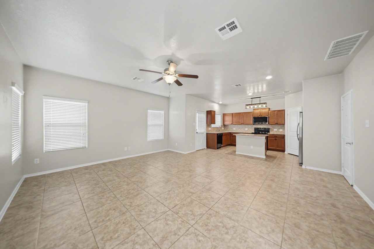1100 Jackson Ln - Photo 7 of 23