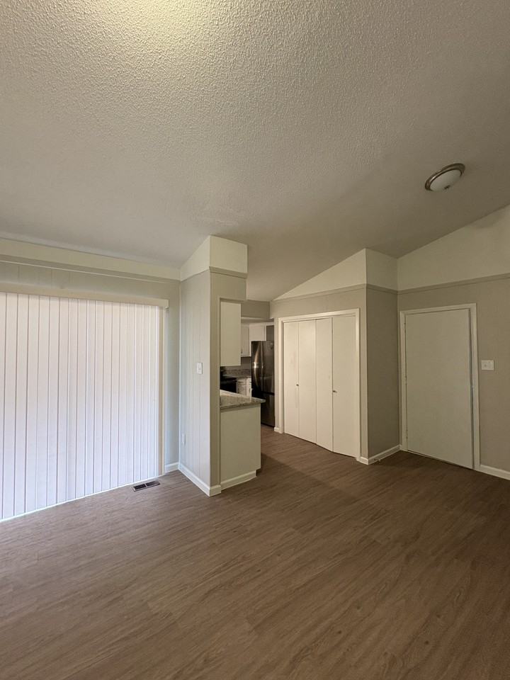 7318 L St - Photo 3 of 20