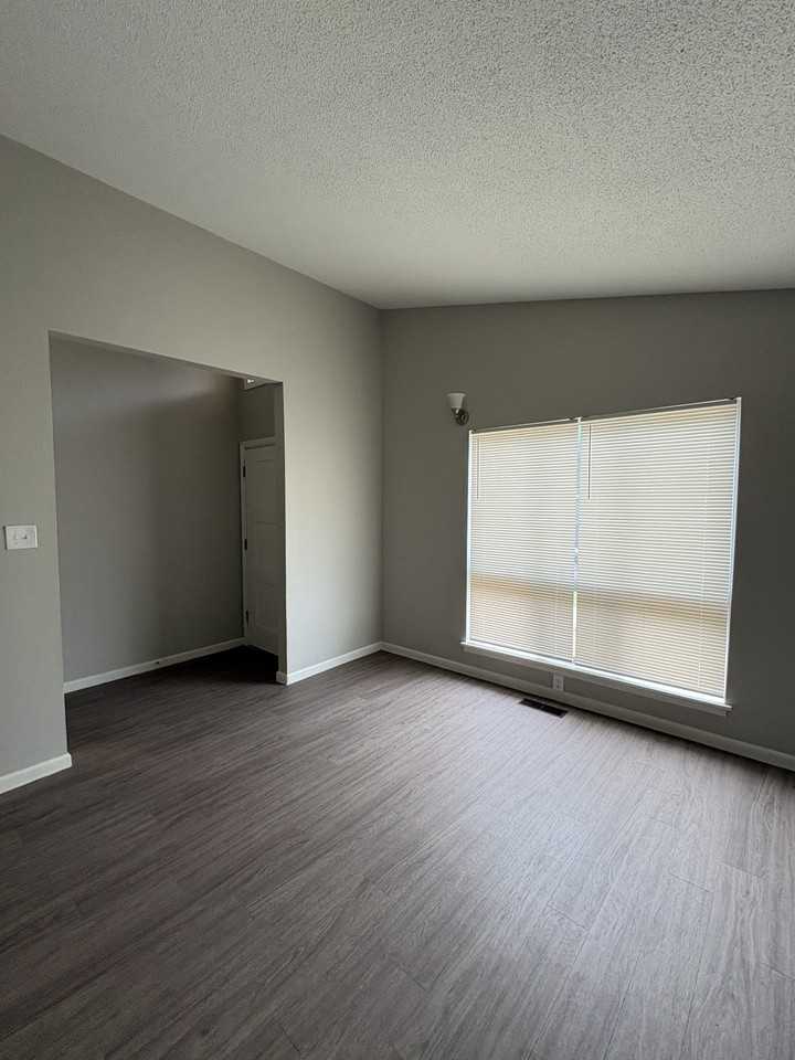 7318 L St - Photo 5 of 20