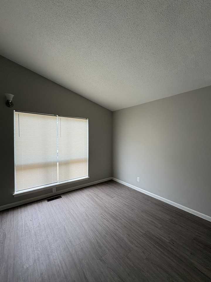 7318 L St - Photo 6 of 20