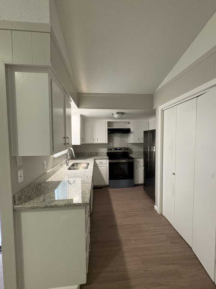 7318 L St - Photo 7 of 20