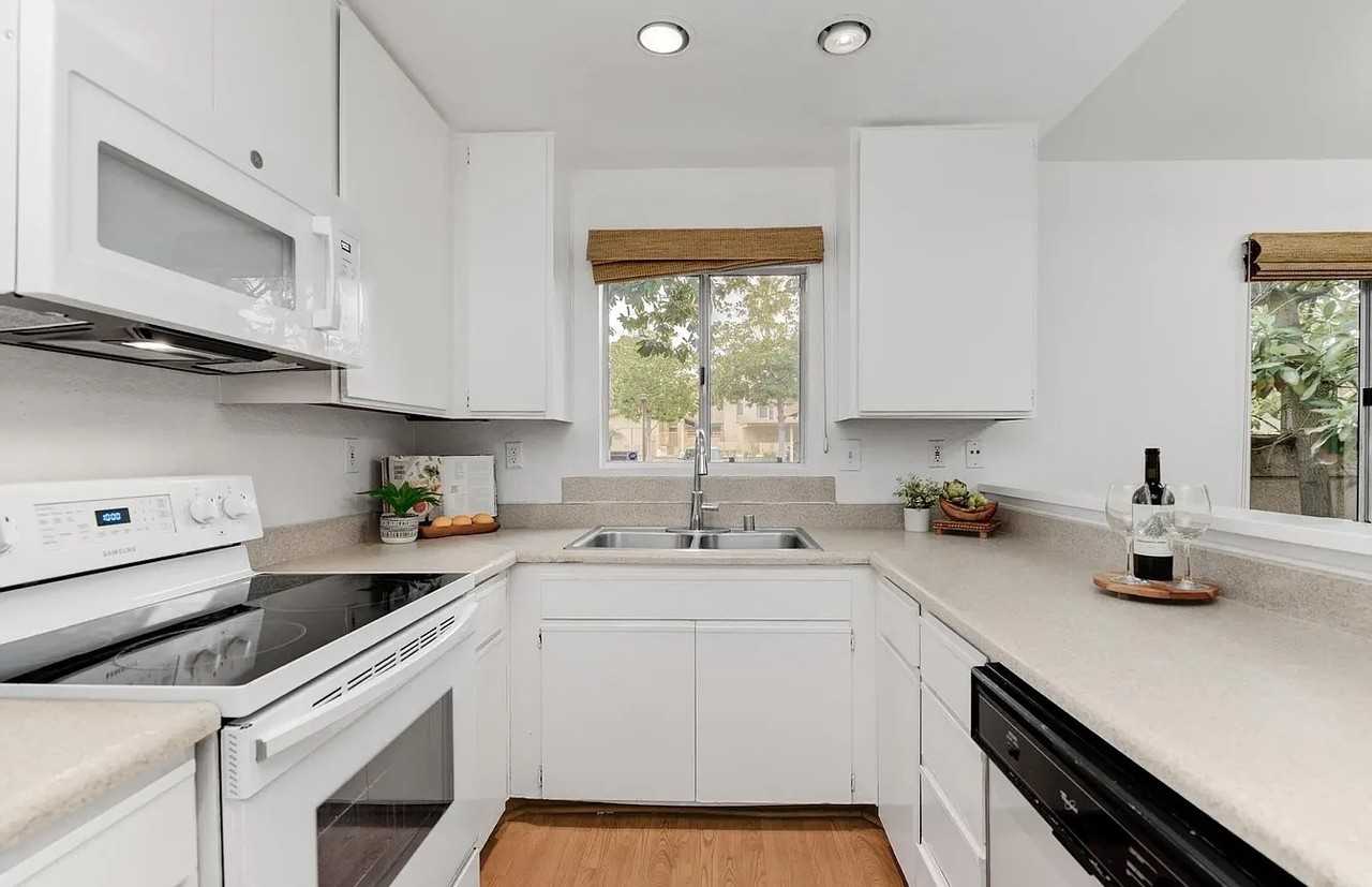 11325 Avenida De Los Lobos #C - Photo 6 of 17