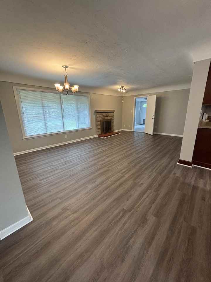 19025 Oakmont North Dr - Photo 2 of 16