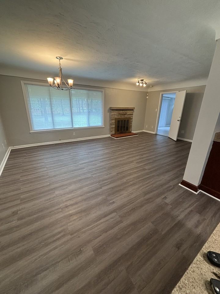 19025 Oakmont North Dr - Photo 3 of 16