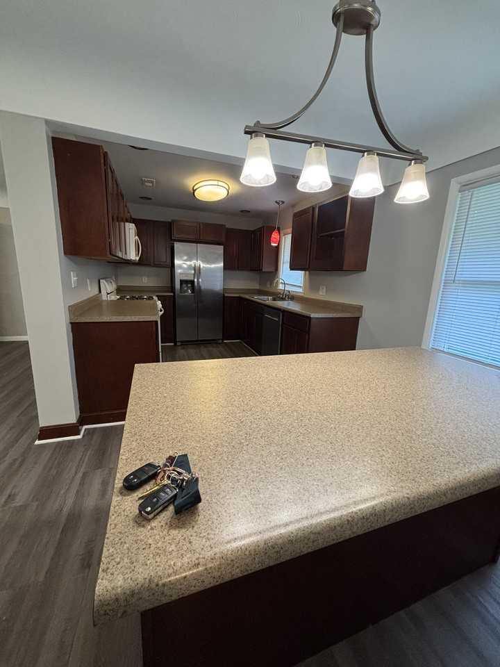 19025 Oakmont North Dr - Photo 4 of 16