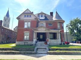 featured image of 224 S 6th St