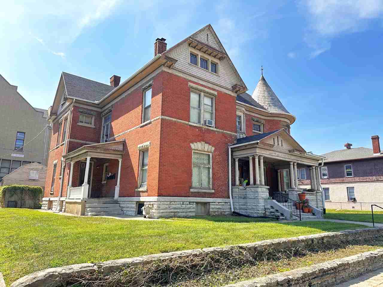 224 S 6Th St - Photo 2 of 6