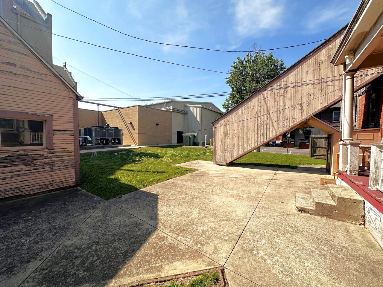 224 S 6Th St - Photo 4 of 6