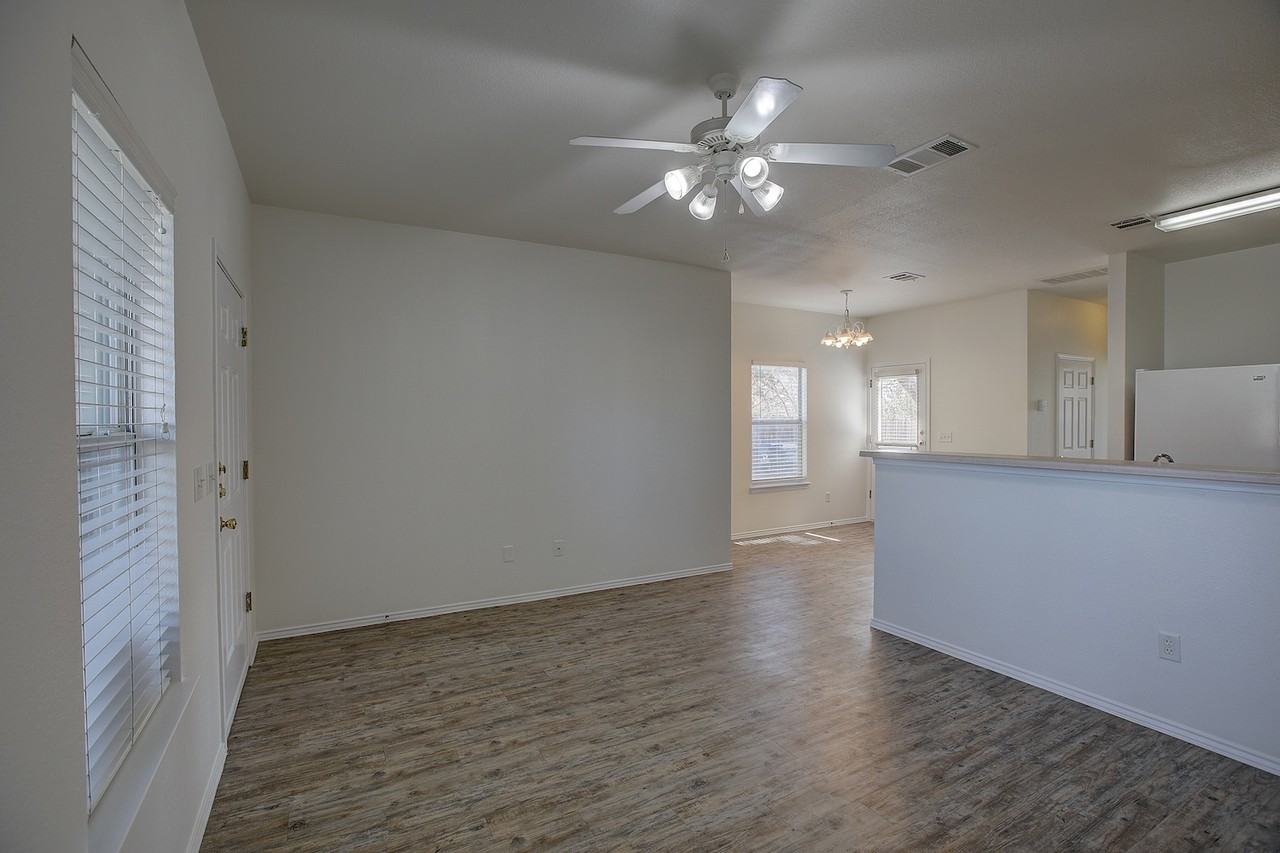 1102 E 3rd St - Photo 5 of 43