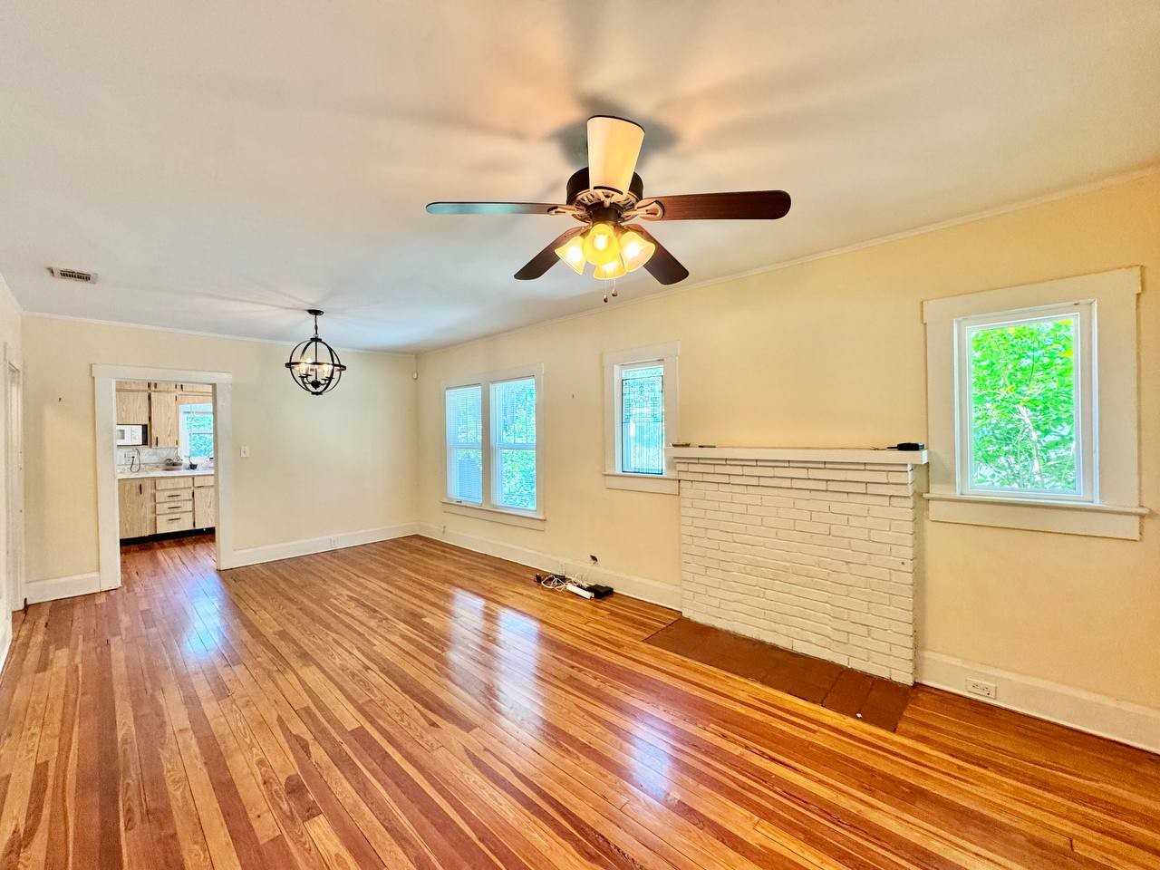 1215 E Mohawk Ave - Photo 2 of 20