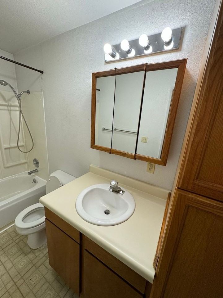 4006 E Steven Dr #18 - Photo 7 of 8