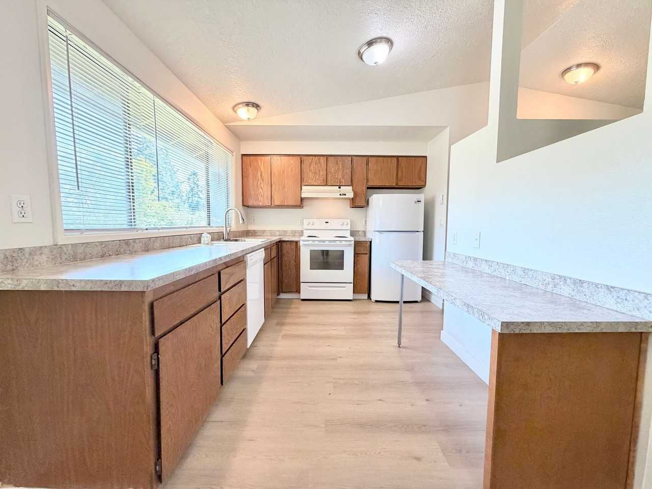 7060 Montauk Cir - Photo 3 of 24