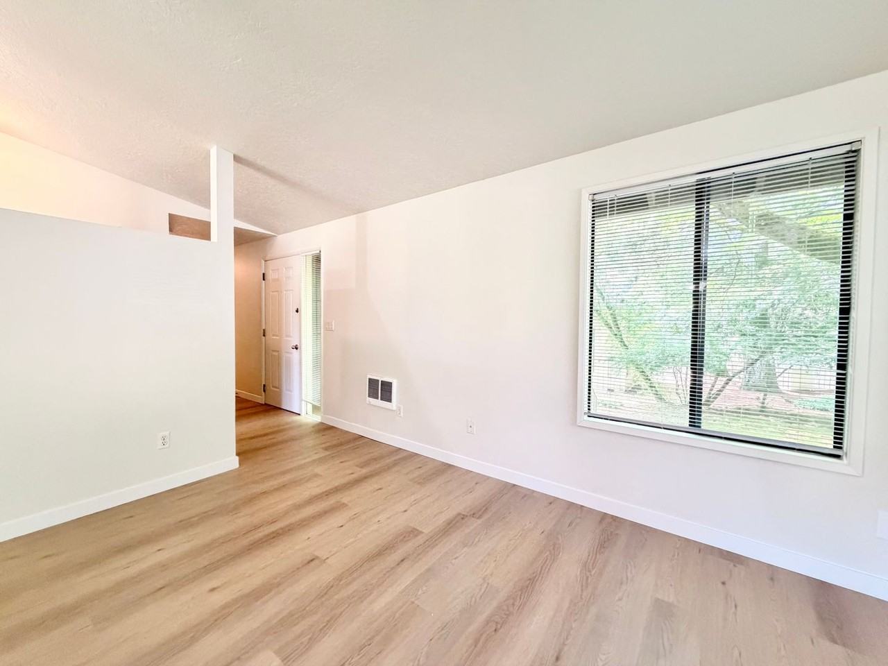7060 Montauk Cir - Photo 6 of 24