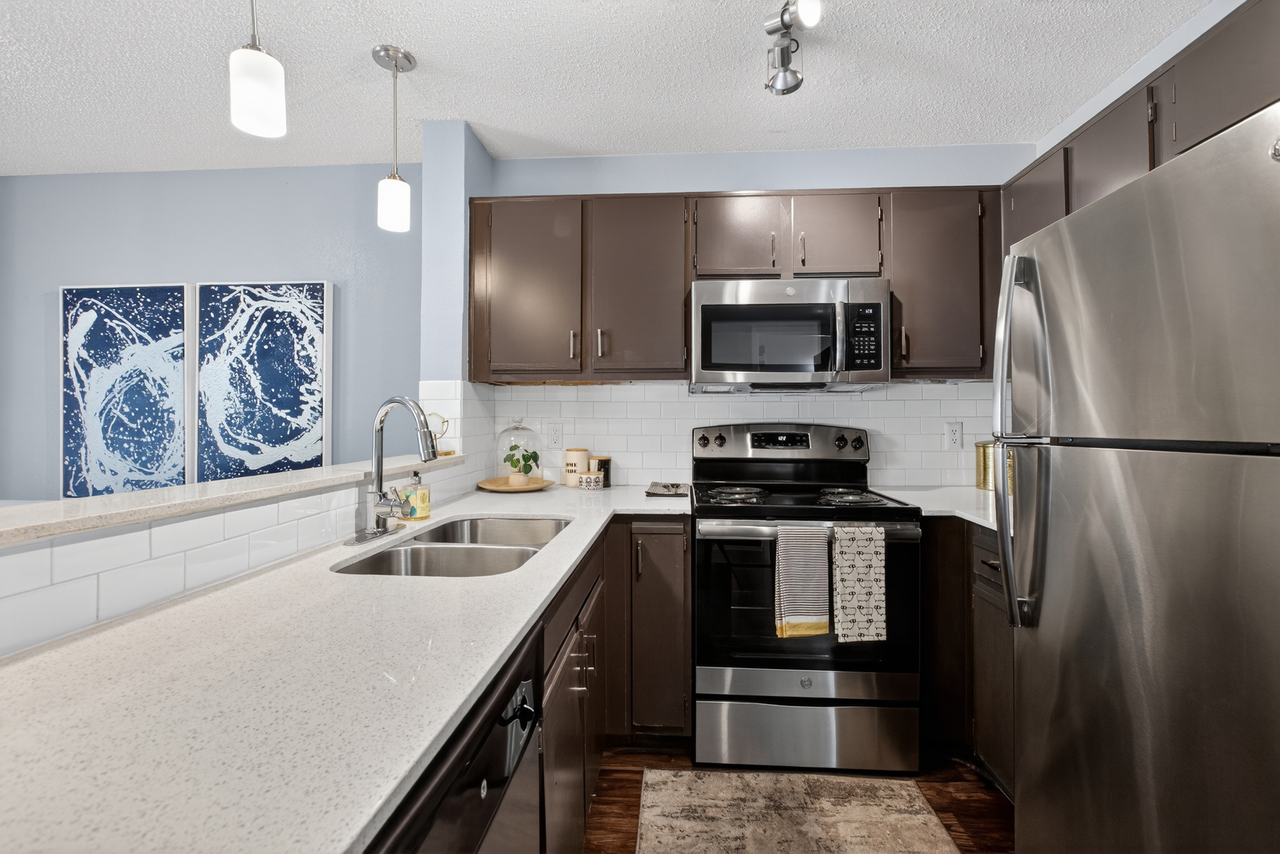 The Landing at East Mil Apartments - Photo 5 of 33