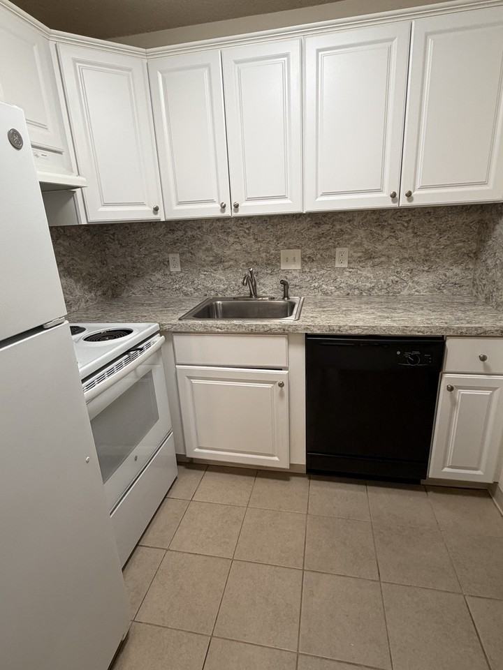 Main St #39 - Photo 3 of 9