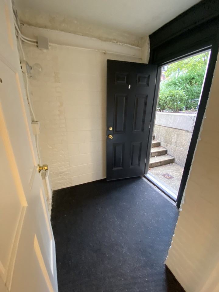 506 Beacon St #B - Photo 5 of 10