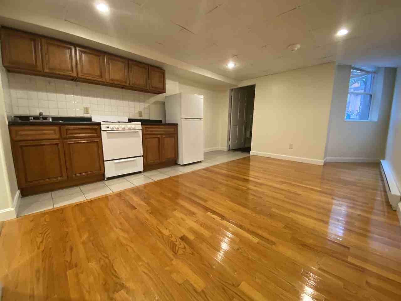 506 Beacon St #B - Photo 6 of 10