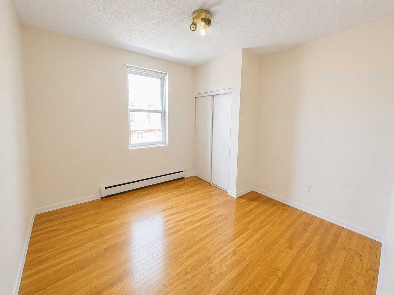 5852 Rue Sherbrooke Ouest #4 - Photo 5 of 8