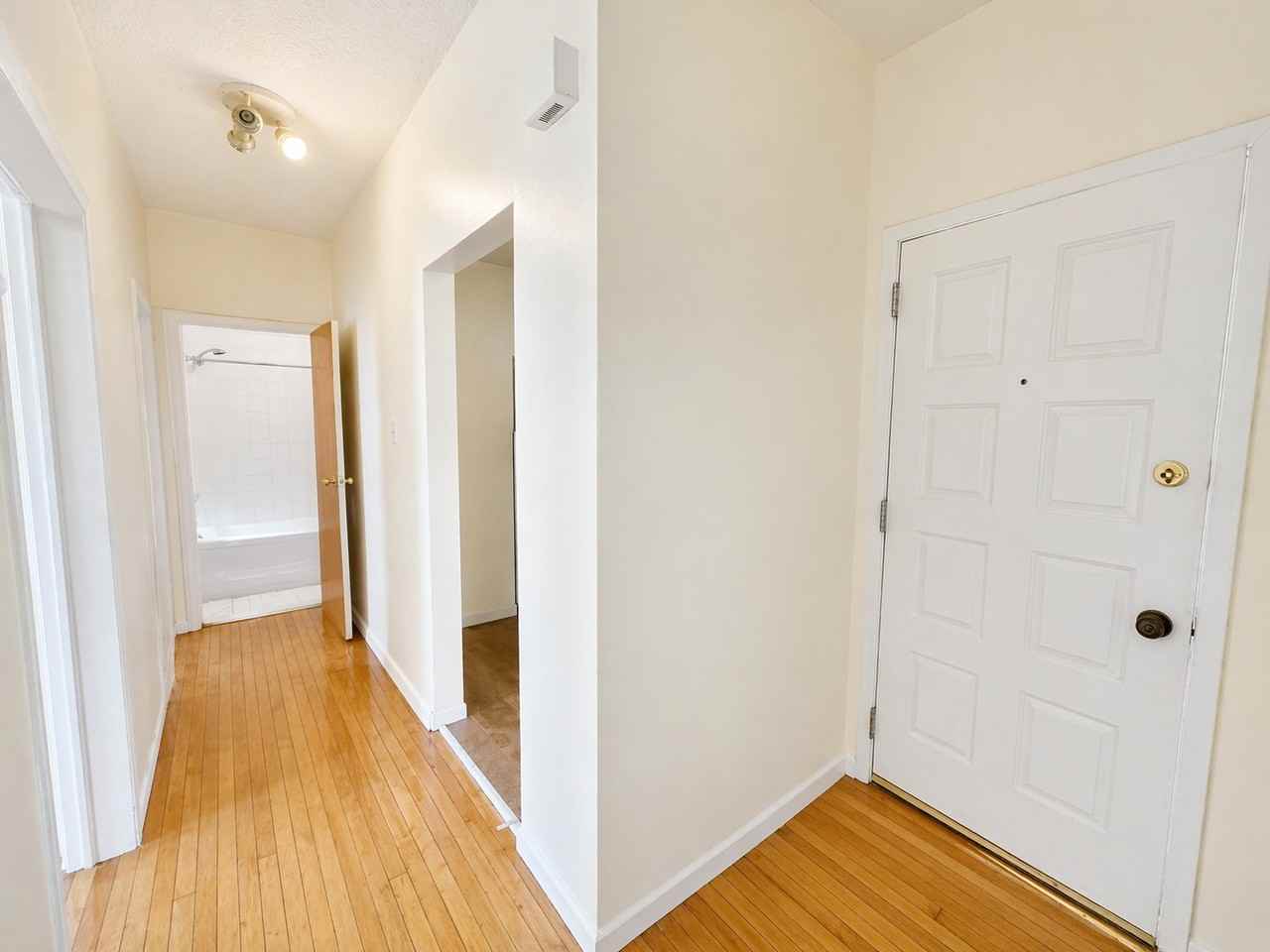 5852 Rue Sherbrooke Ouest #4 - Photo 3 of 8