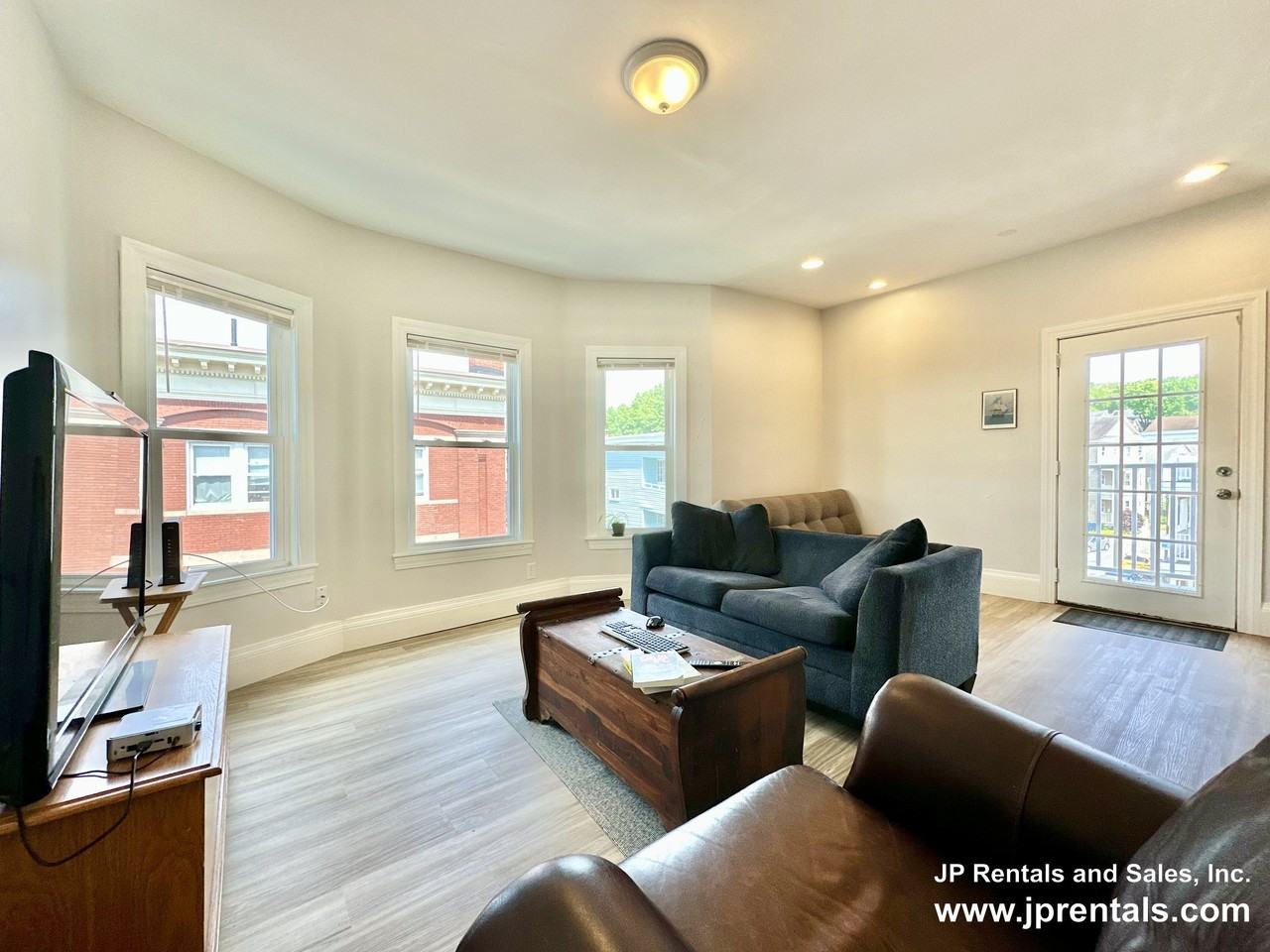 18 Hyde Park Ave #6 - Photo 3 of 11