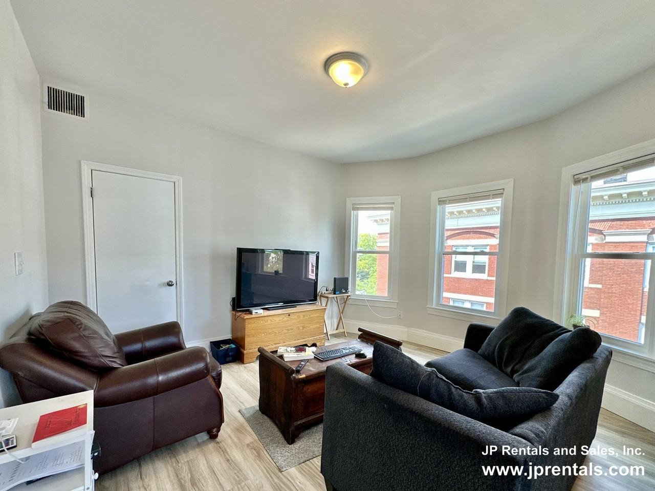 18 Hyde Park Ave #6 - Photo 4 of 11