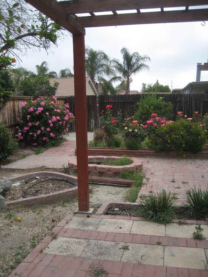 1939 Hooper Dr - Photo 2 of 10