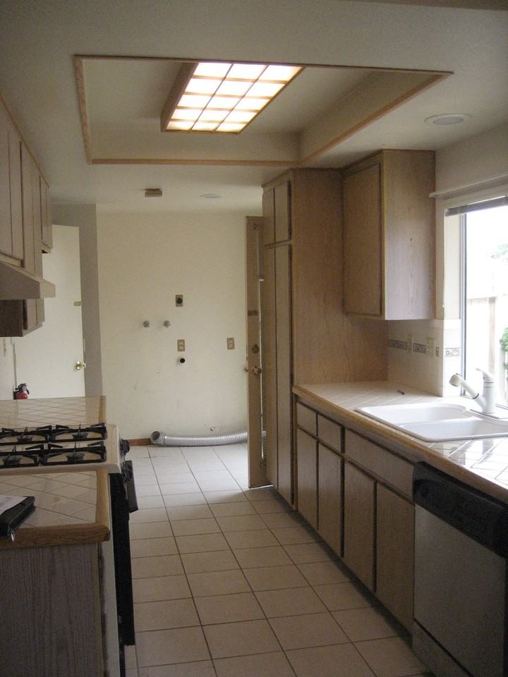 1939 Hooper Dr - Photo 3 of 10