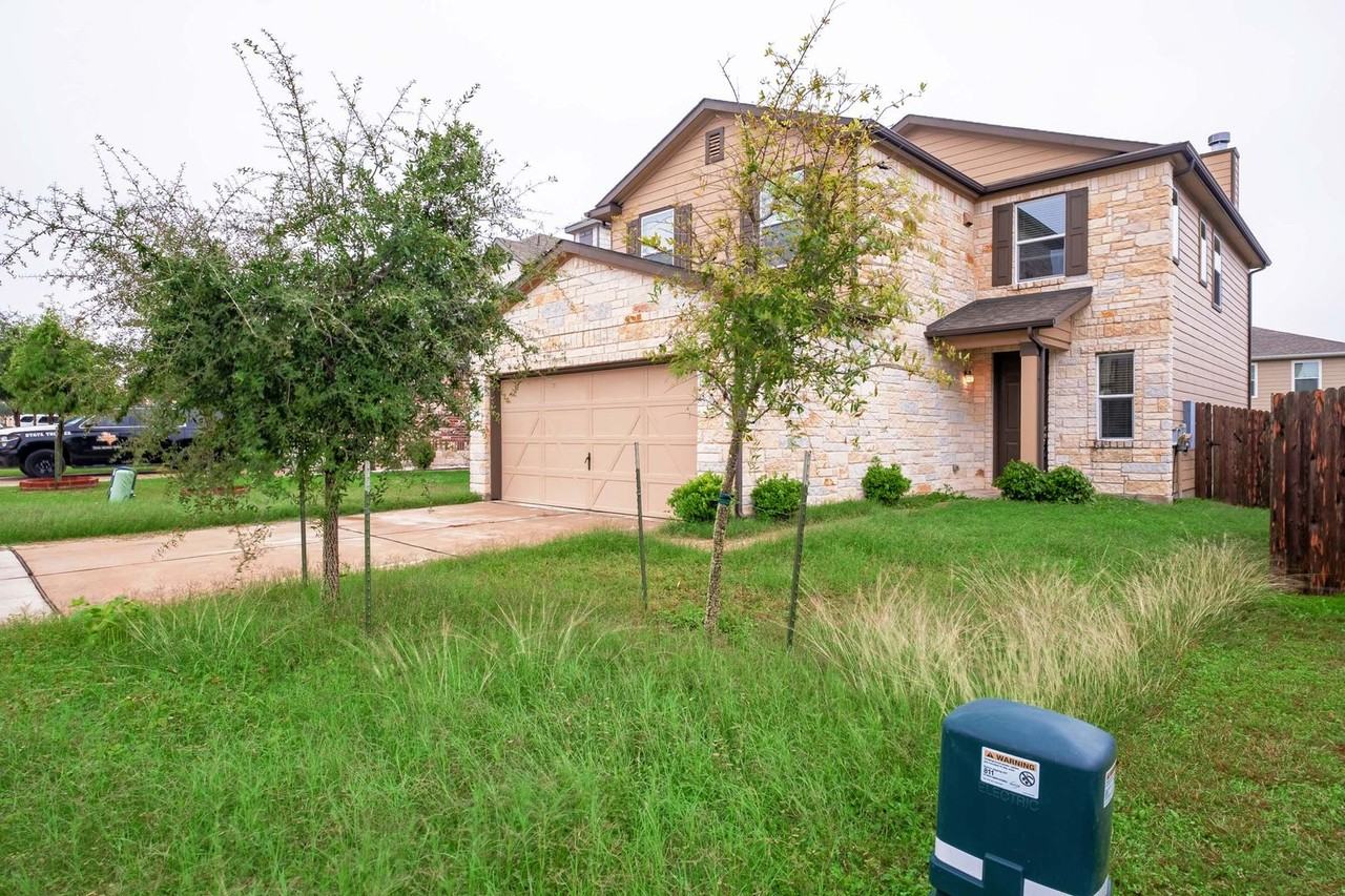 907 Solitude Dr - Photo 3 of 28