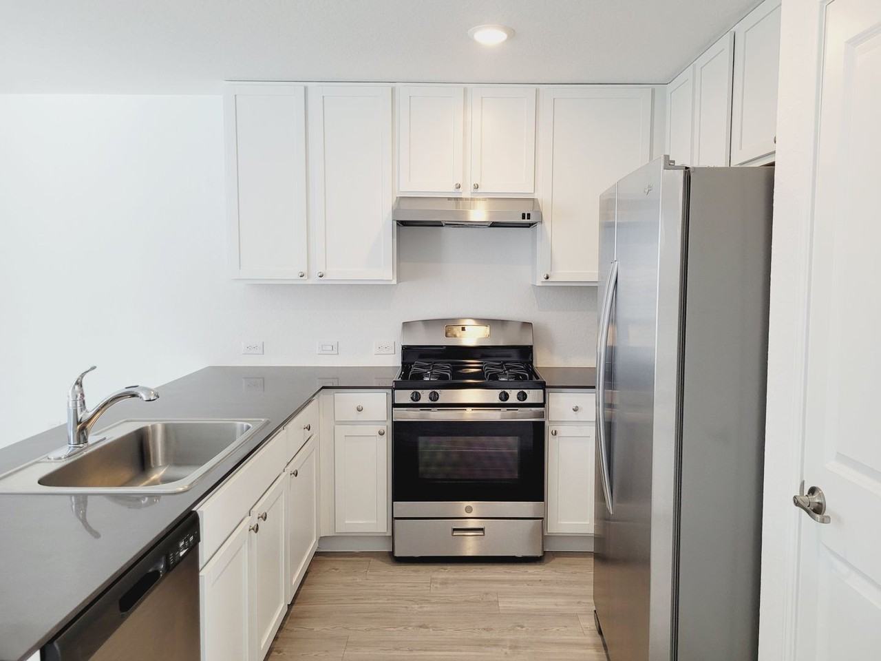 10107 Kersey Ml - Photo 3 of 18
